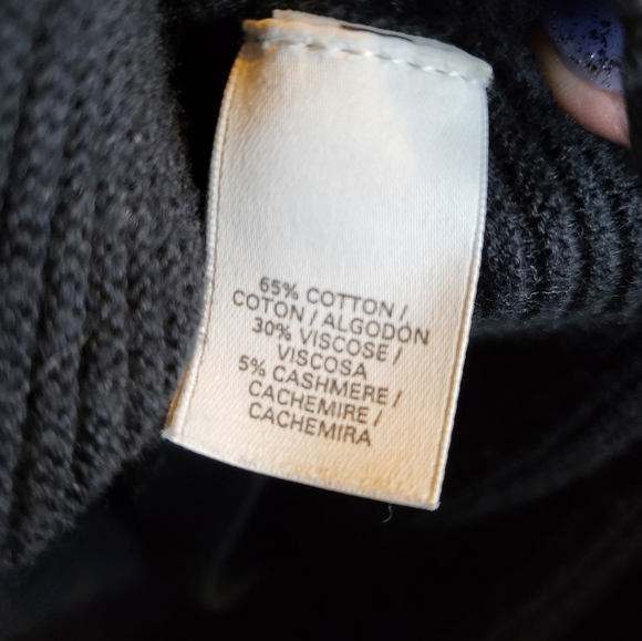 Victoria's Secret Black Hi-Lo Sweater with Capped Sleeves & Round Neck - Picture 6 of 6